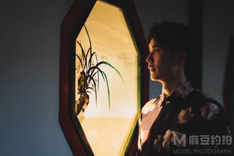 情绪模特