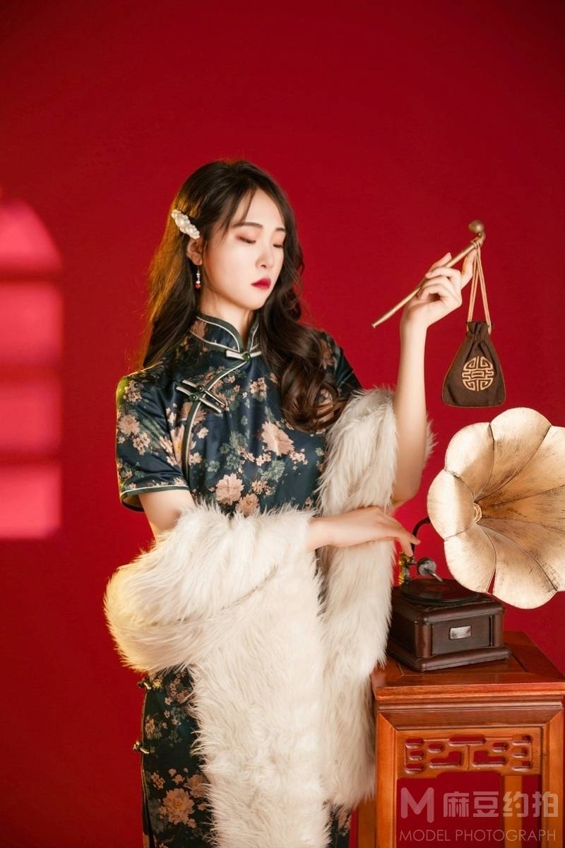 情绪模特