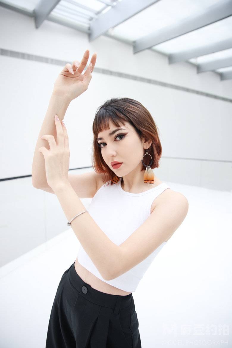 黑白模特