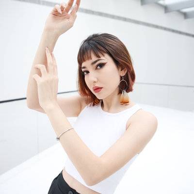 黑白模特