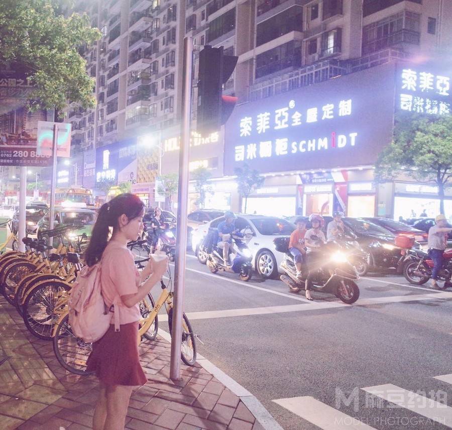 校园模特