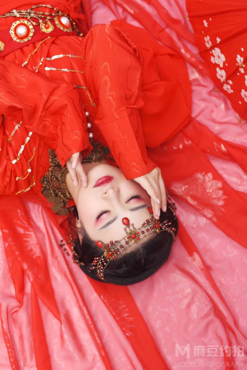 情绪模特