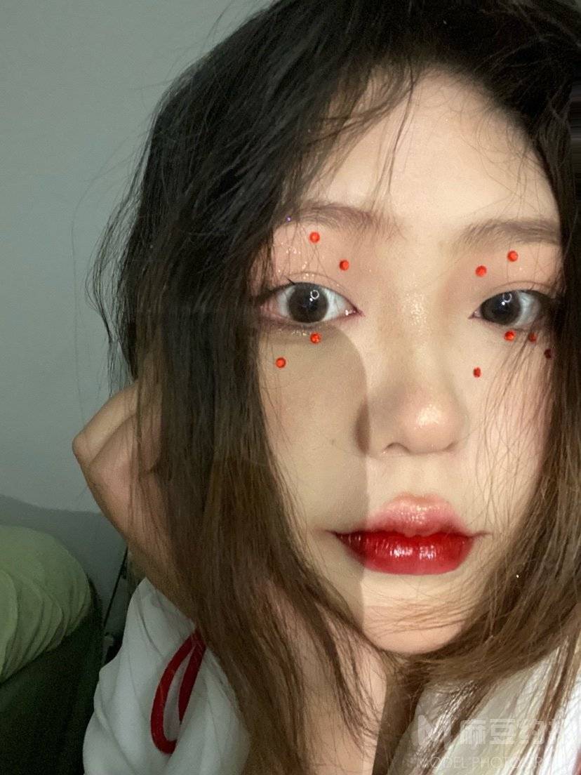 妆容模特
