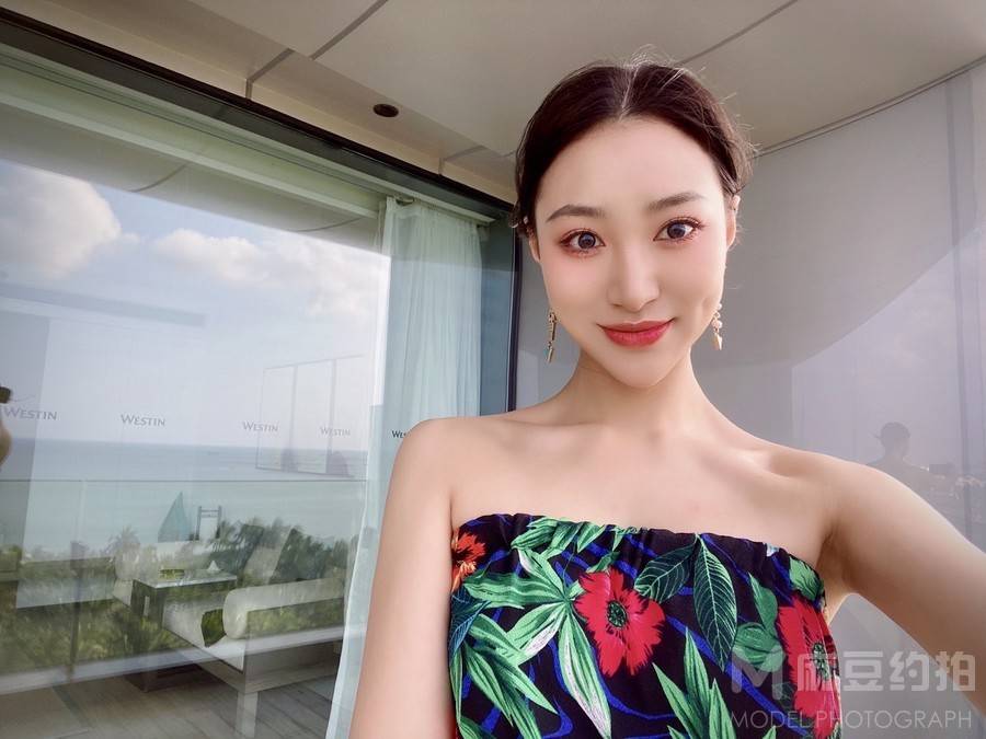 妆容模特
