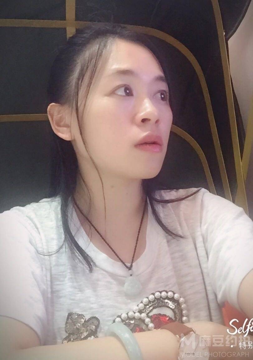 黑白模特