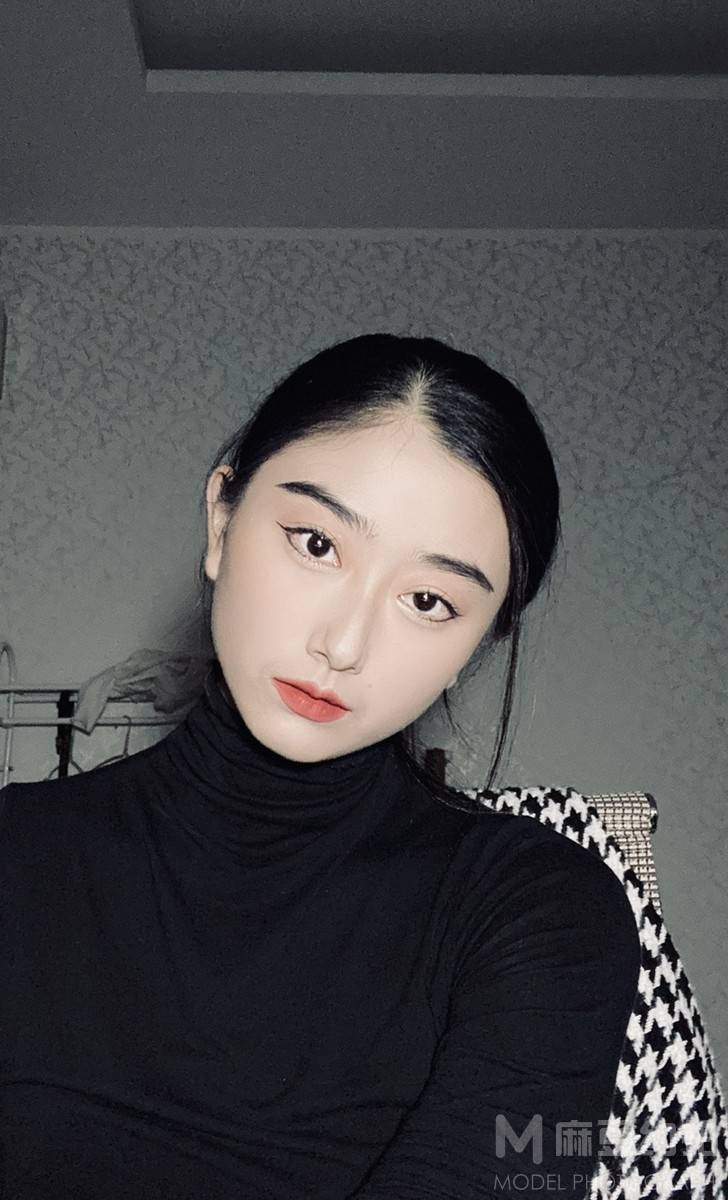 黑白模特