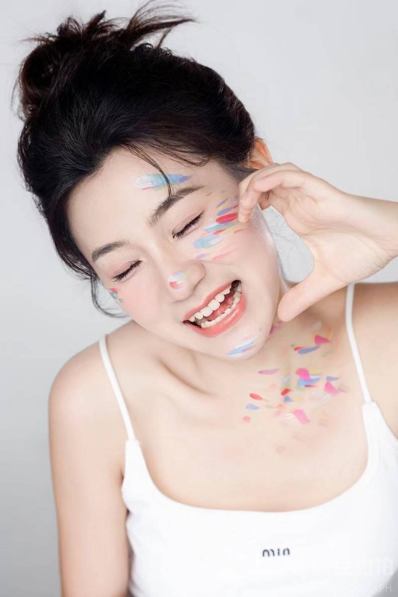 情绪模特