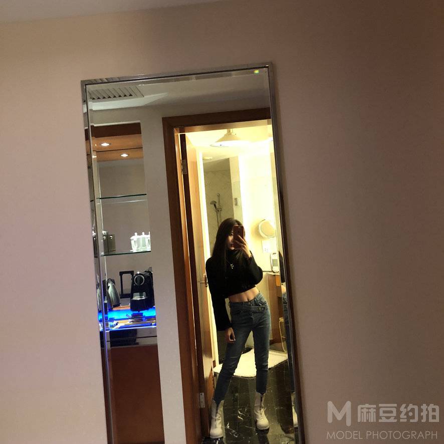黑白模特