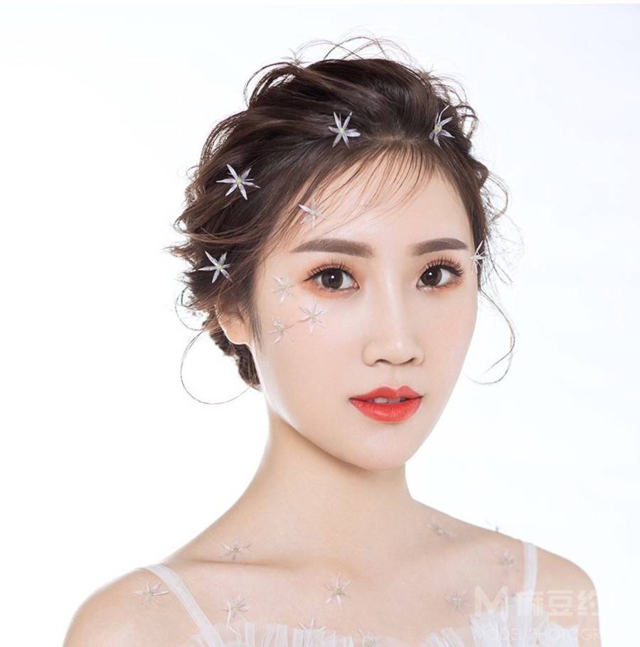 妆容模特