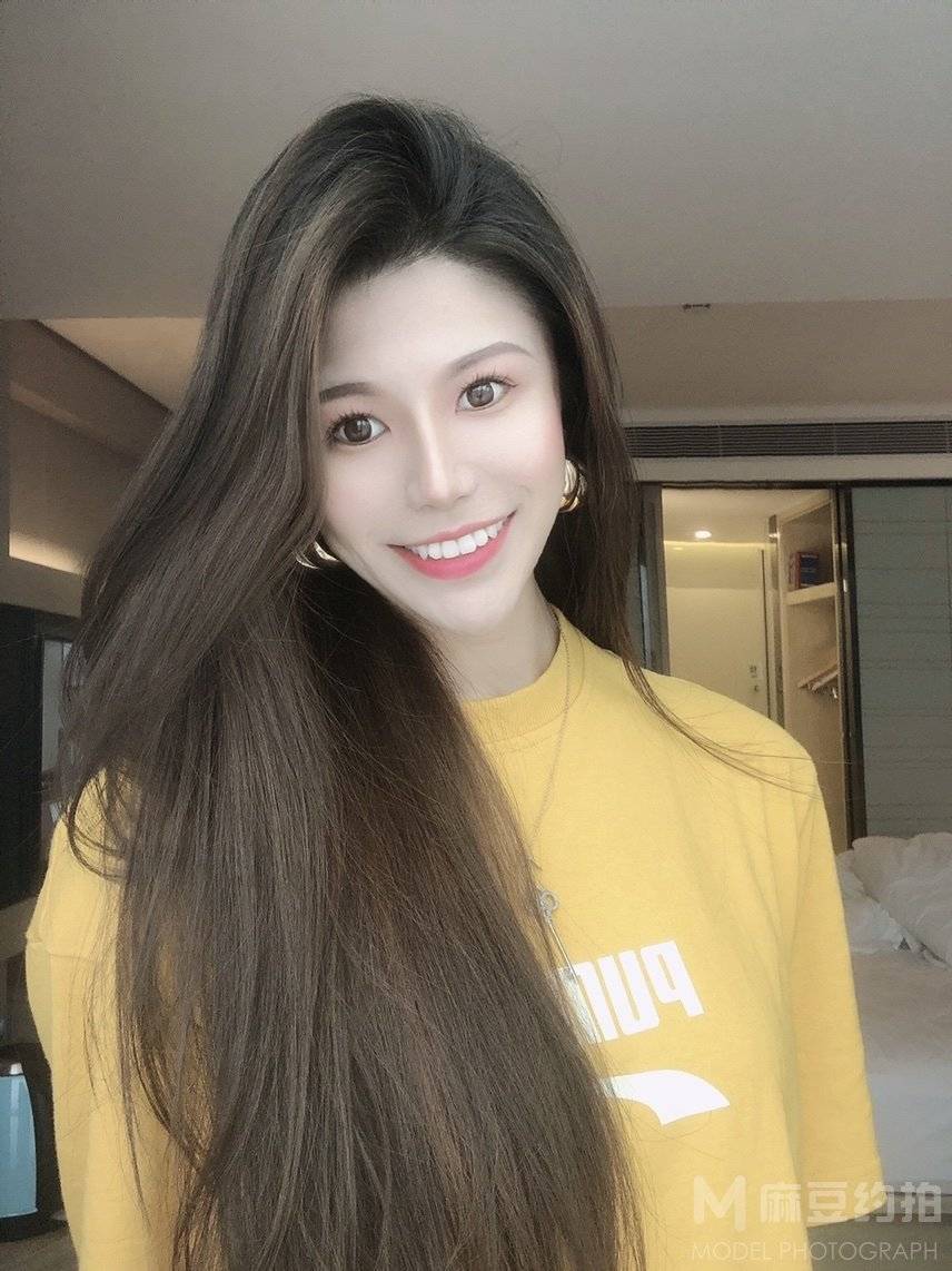 黑白模特