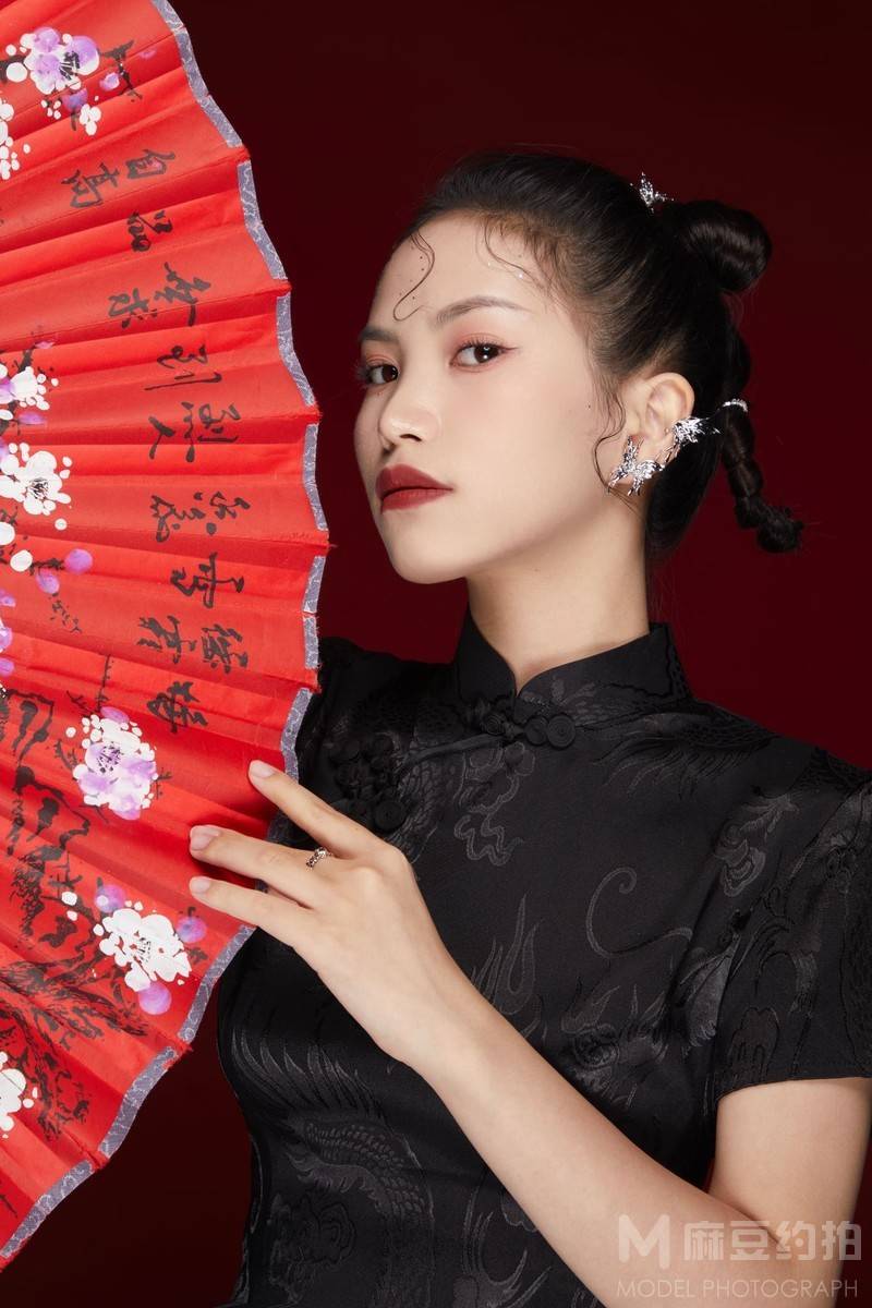 情绪模特