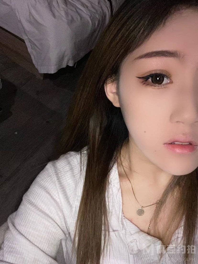 黑白模特