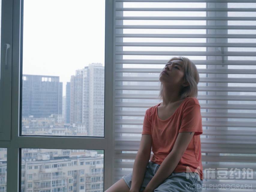 情绪模特