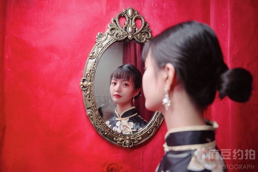 情绪模特