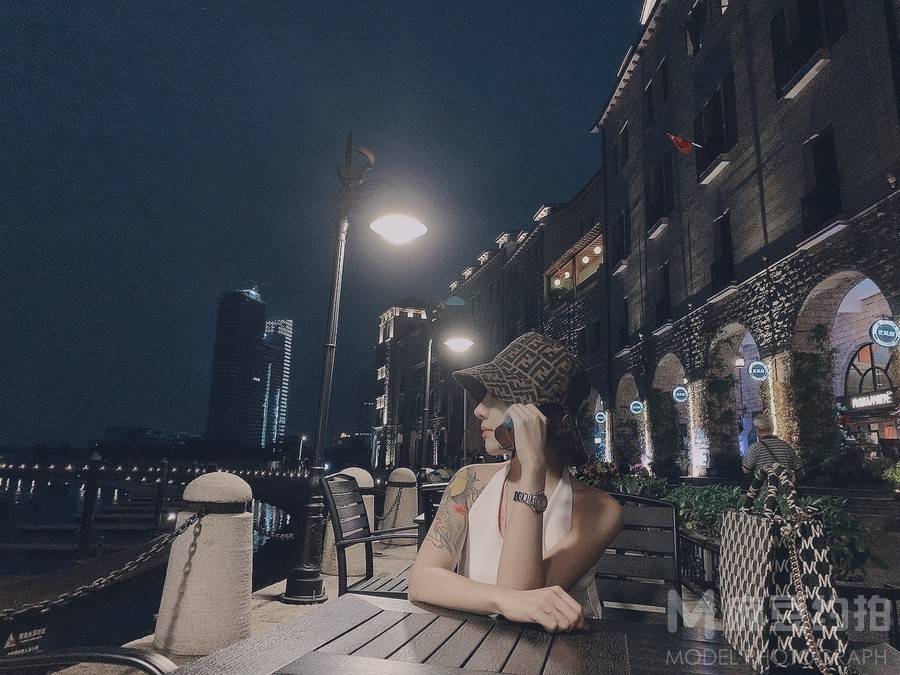 情绪模特