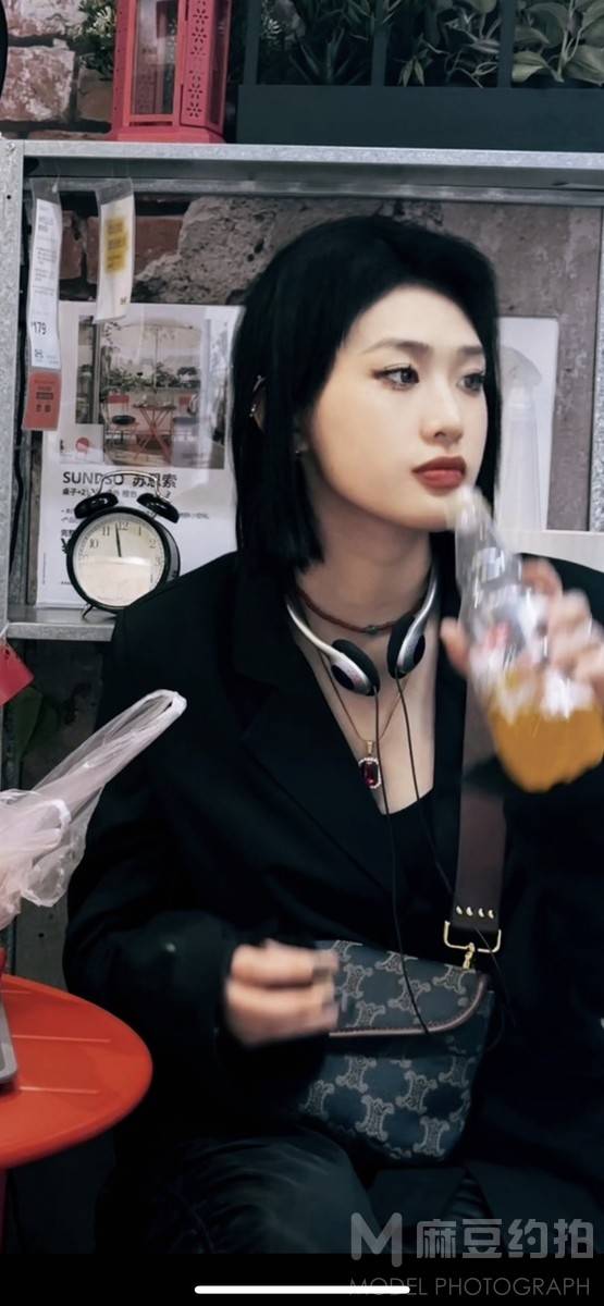 情绪模特