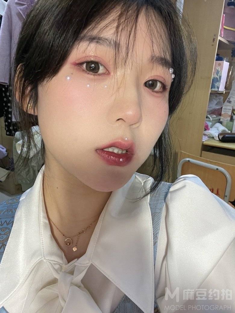妆容模特