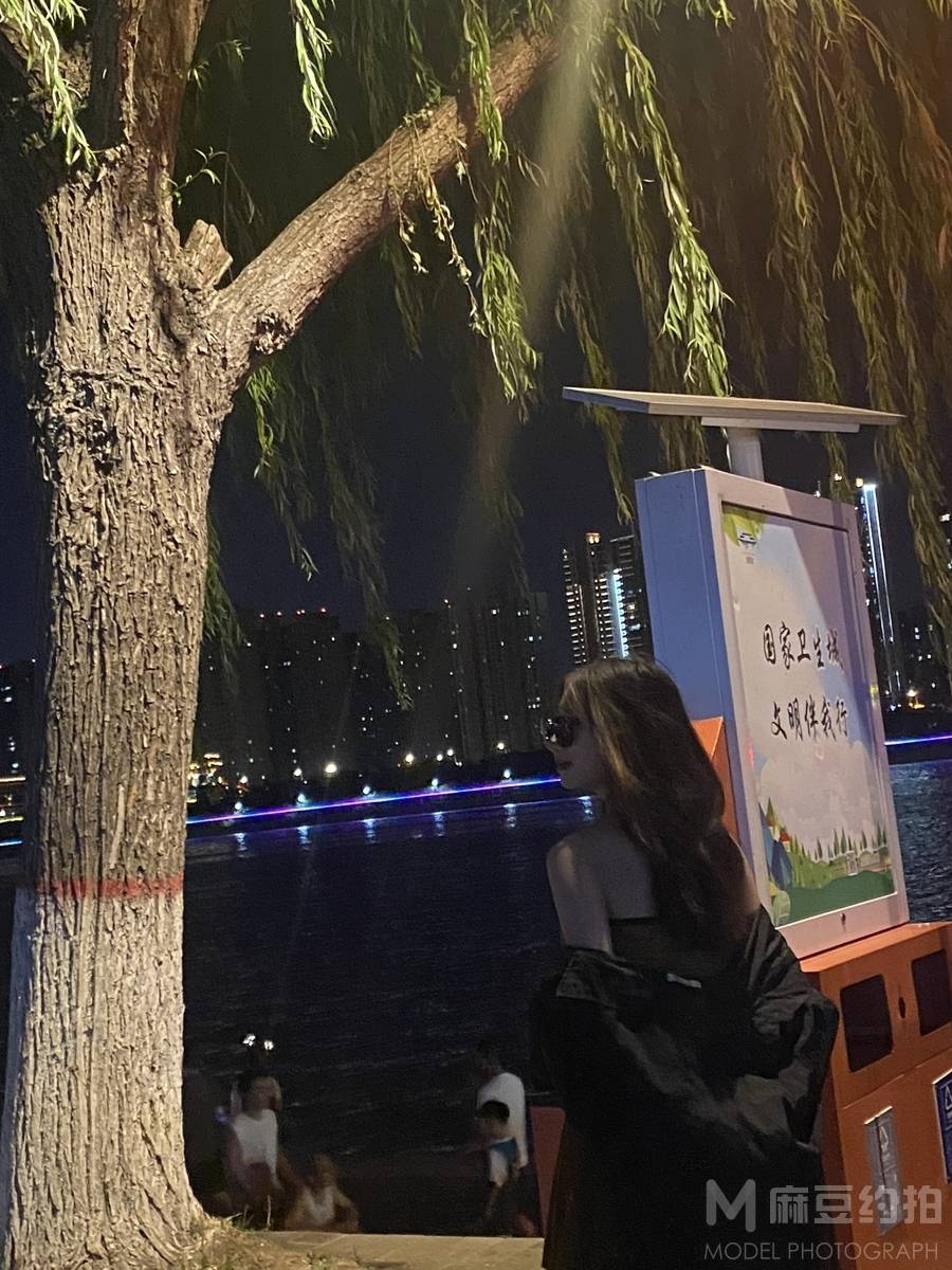 夜景模特