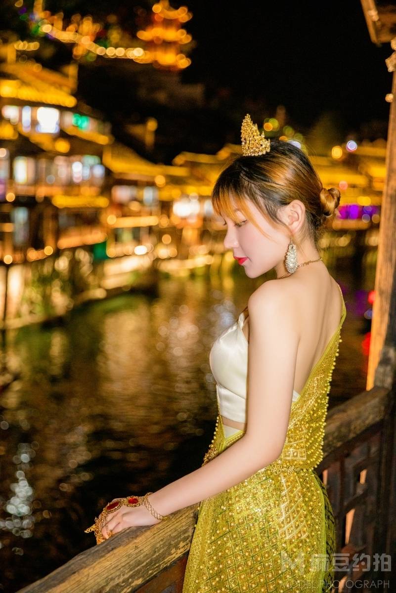 夜景模特
