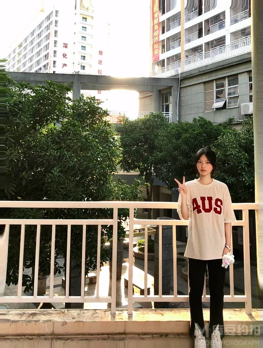 校园模特