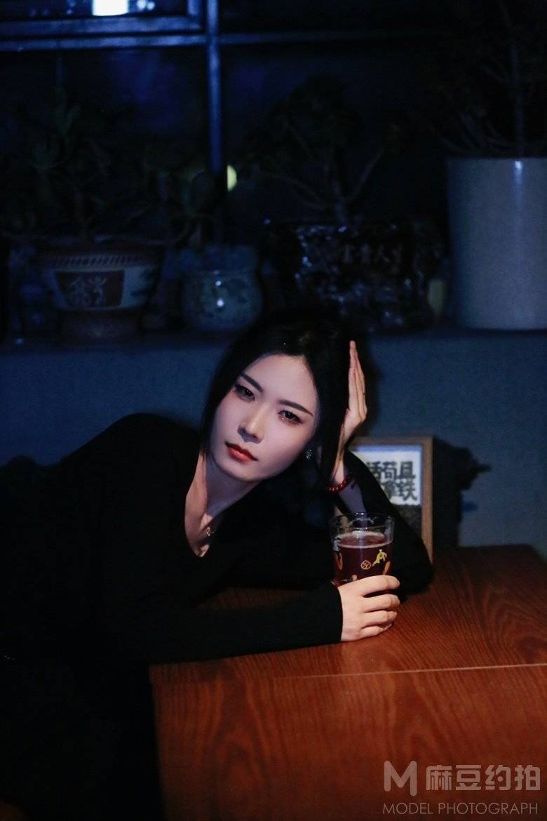 情绪模特
