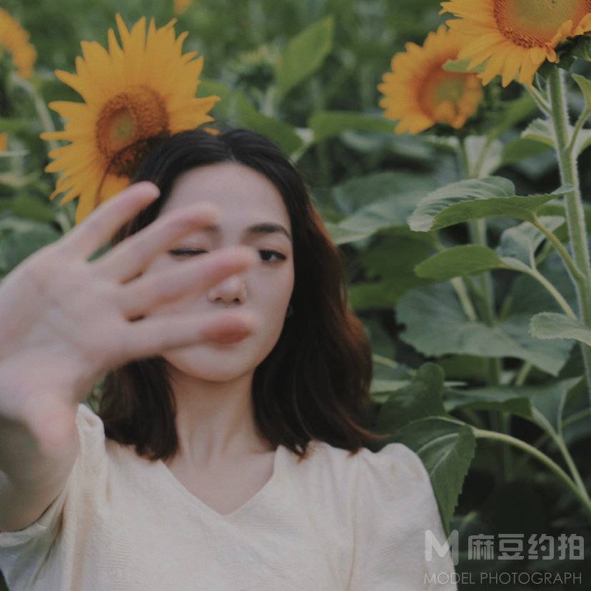 情绪模特