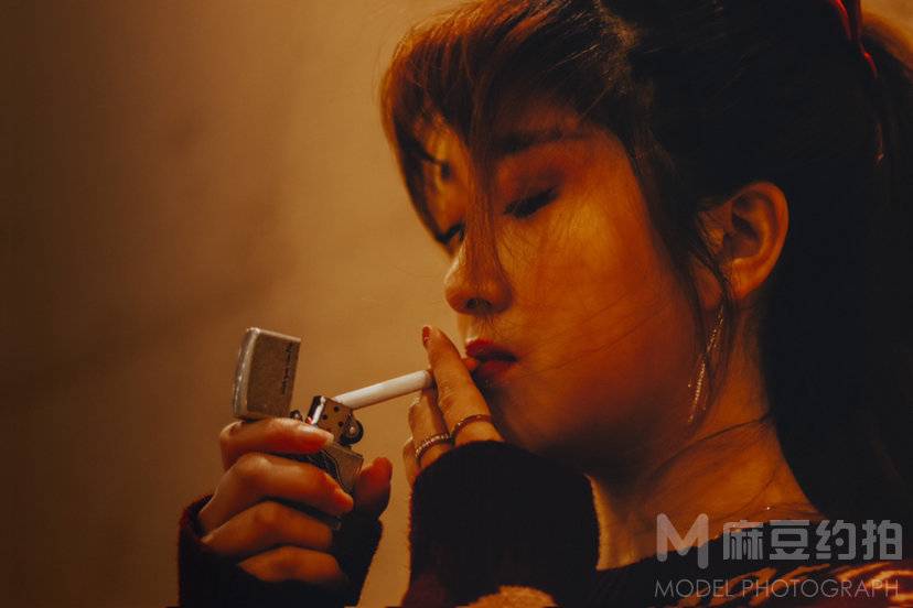 情绪模特