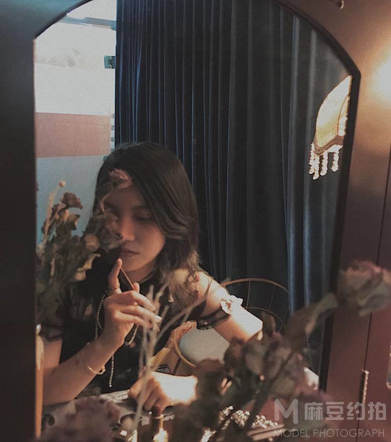 情绪模特