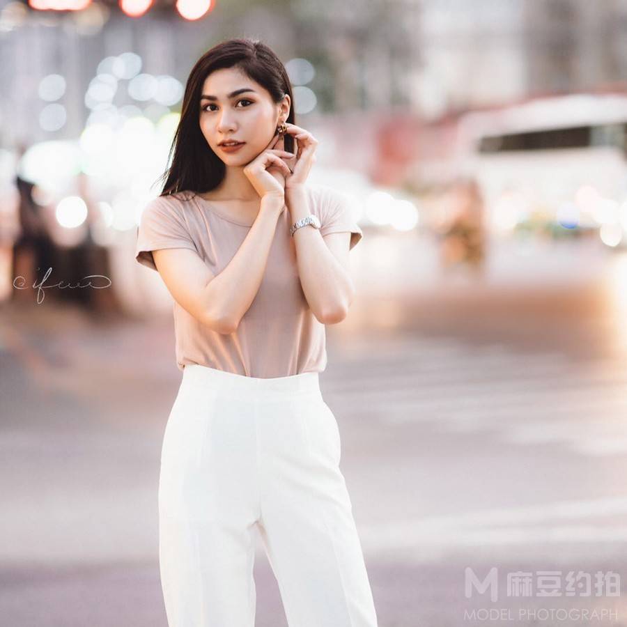 情绪模特