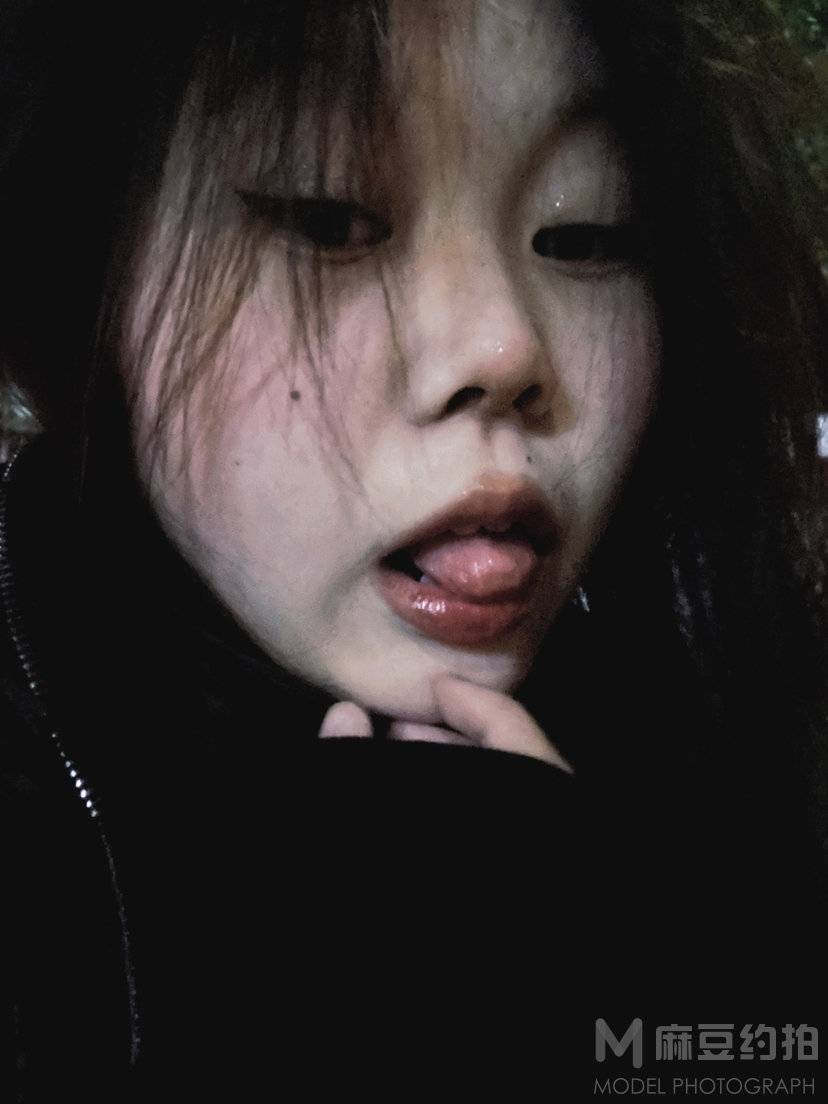 黑白模特