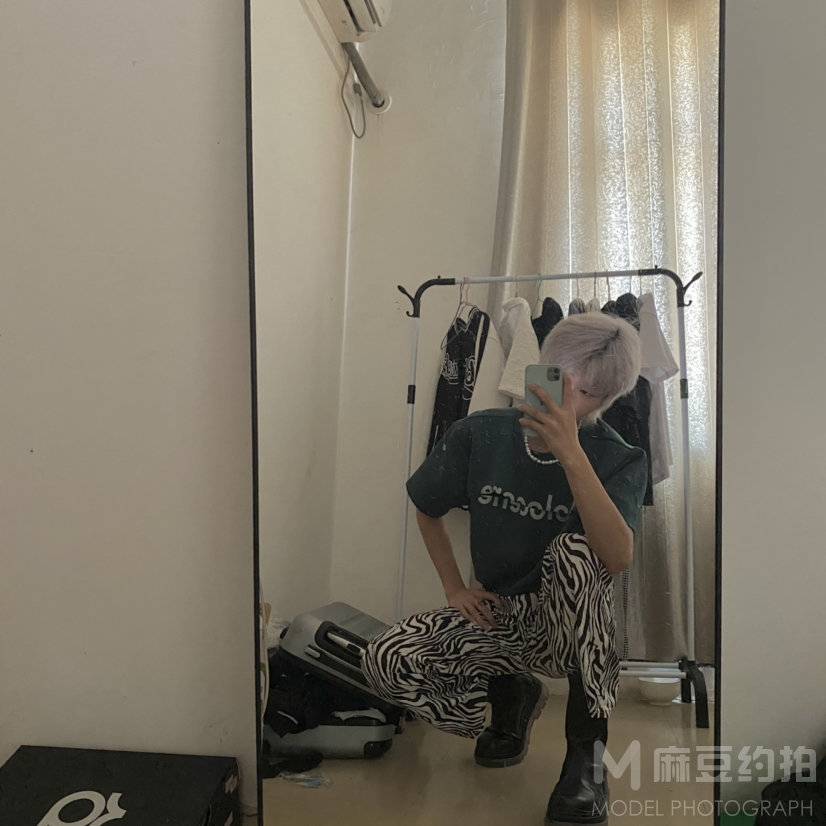 黑白模特