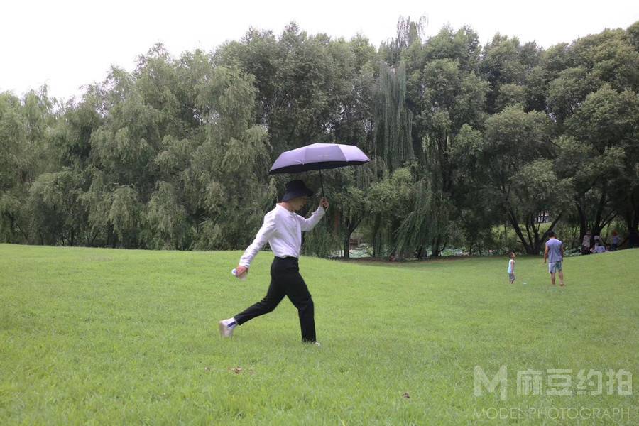 情绪模特