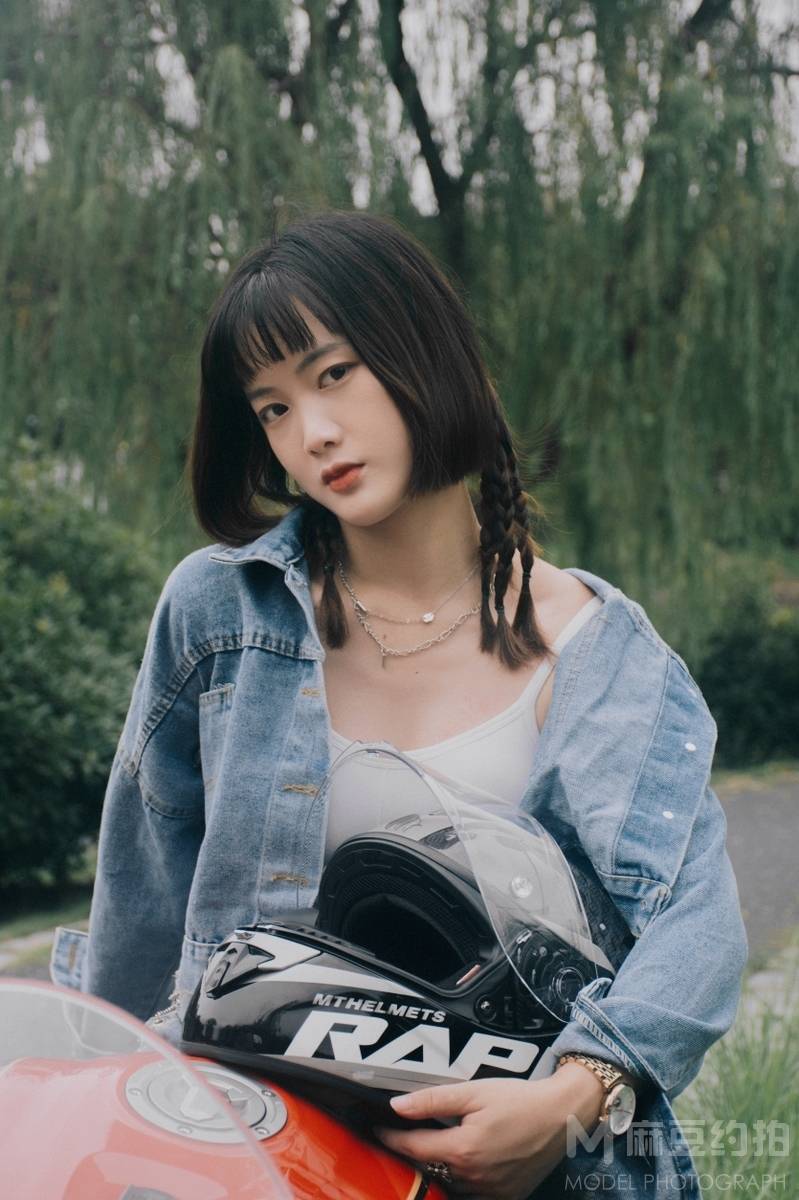 情绪模特