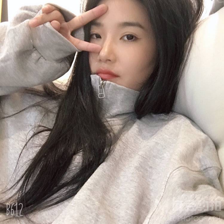 黑白模特