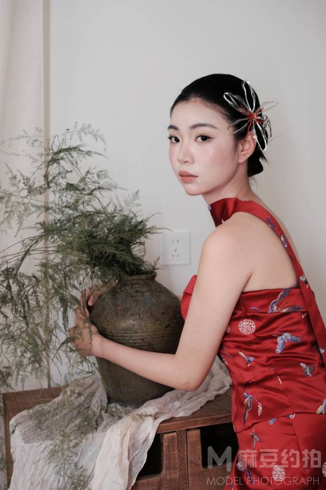 情绪模特