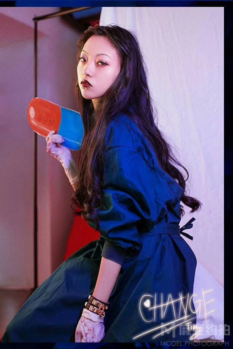 情绪模特