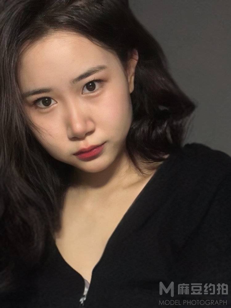 黑白模特