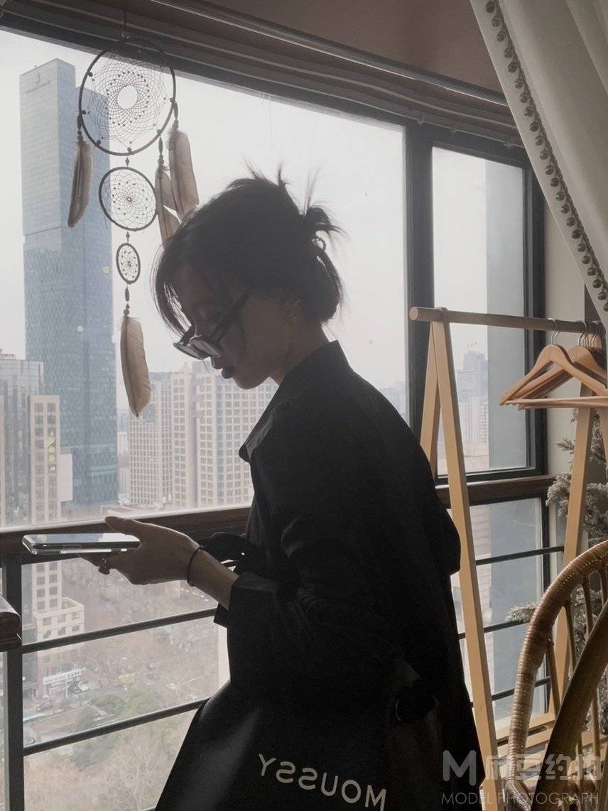 情绪模特