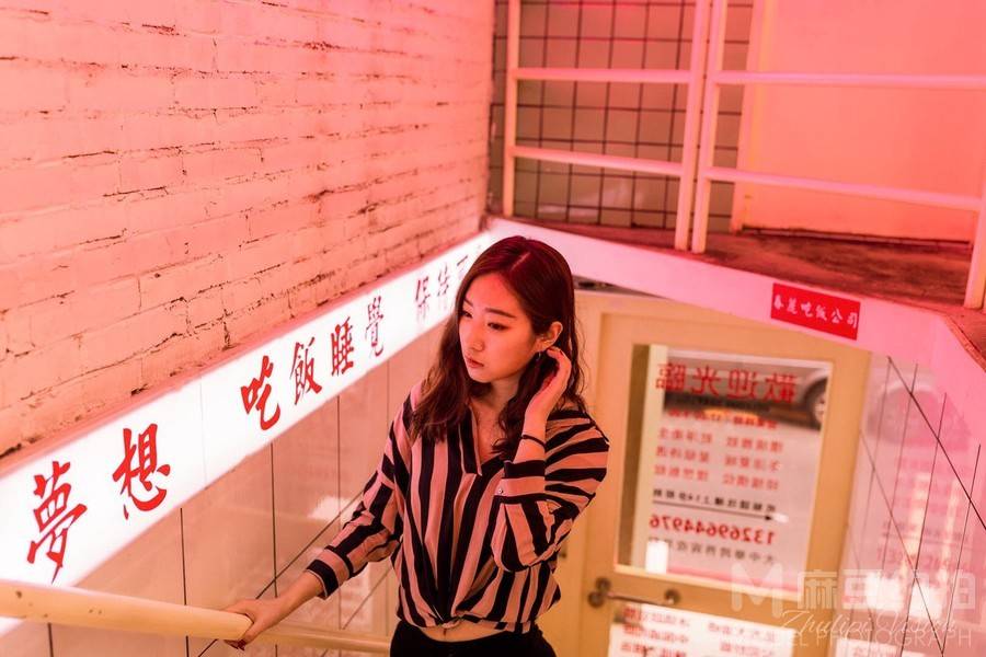 情绪模特