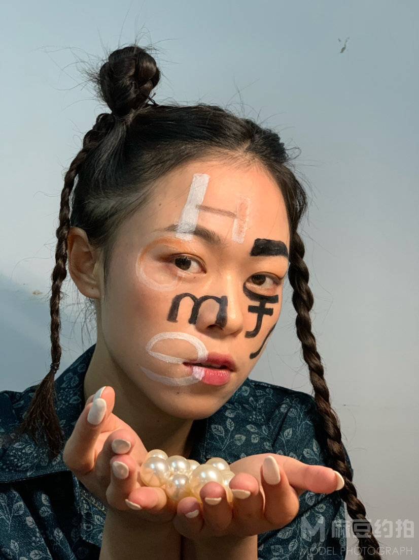 情绪模特