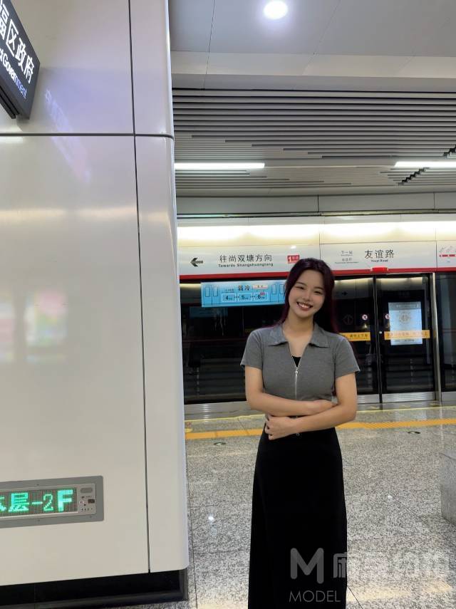 校园模特