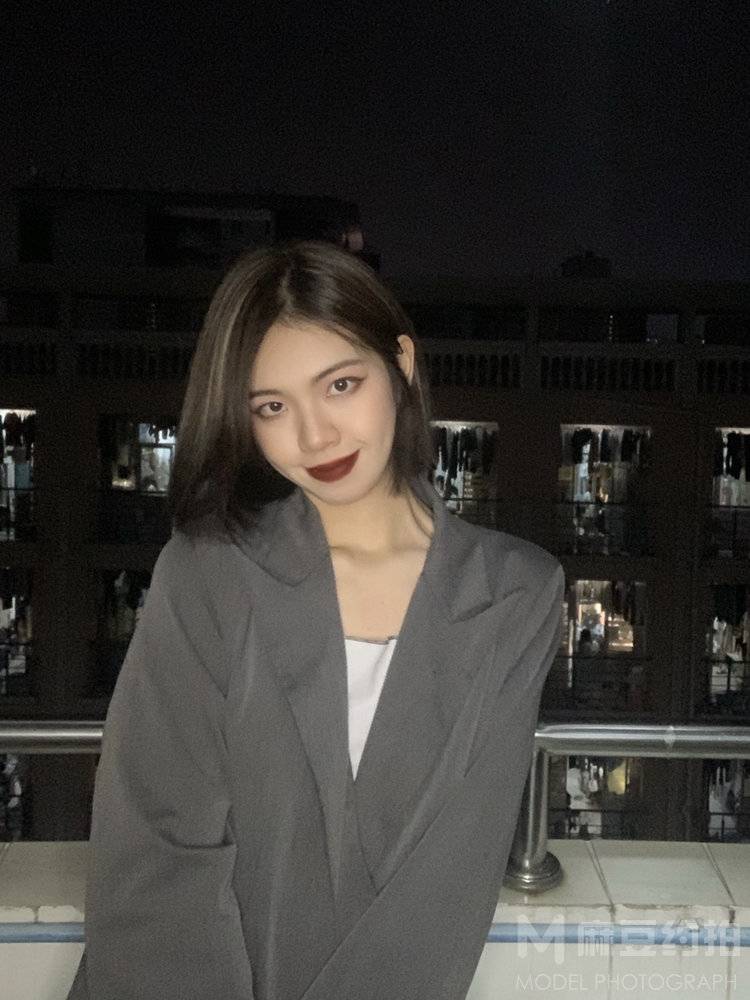 黑白模特