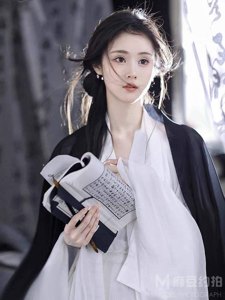 黑白模特