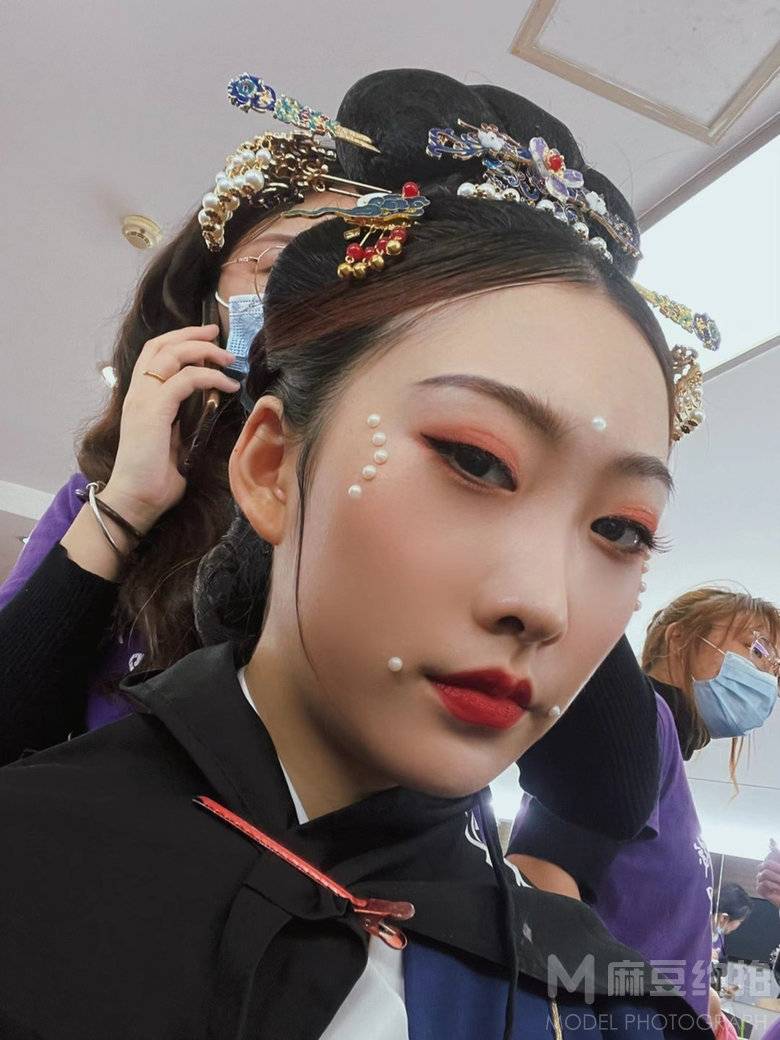 妆容模特