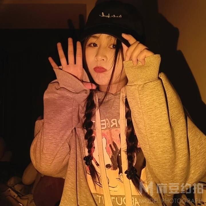黑白模特