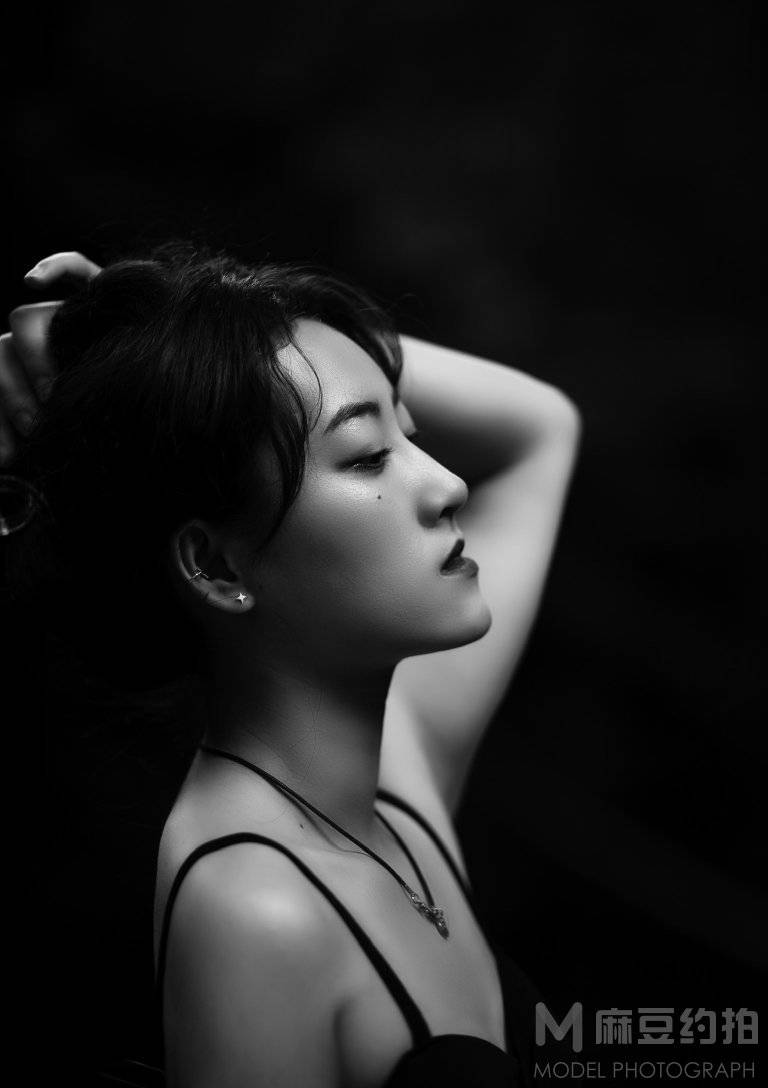 黑白模特