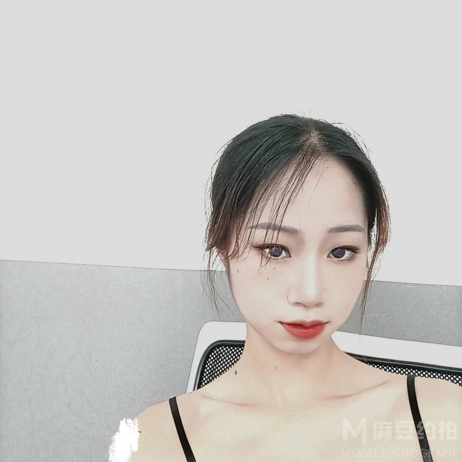黑白模特
