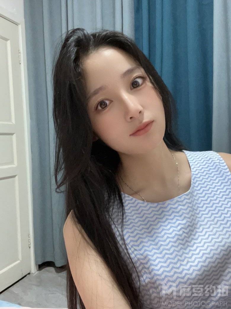 黑白模特