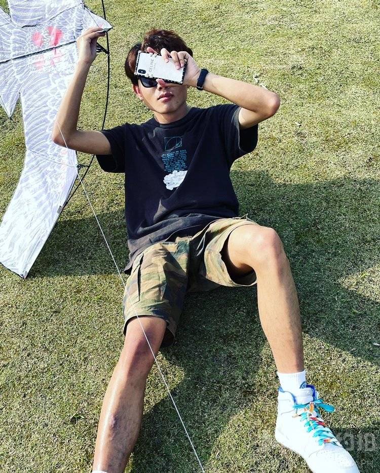 黑白模特