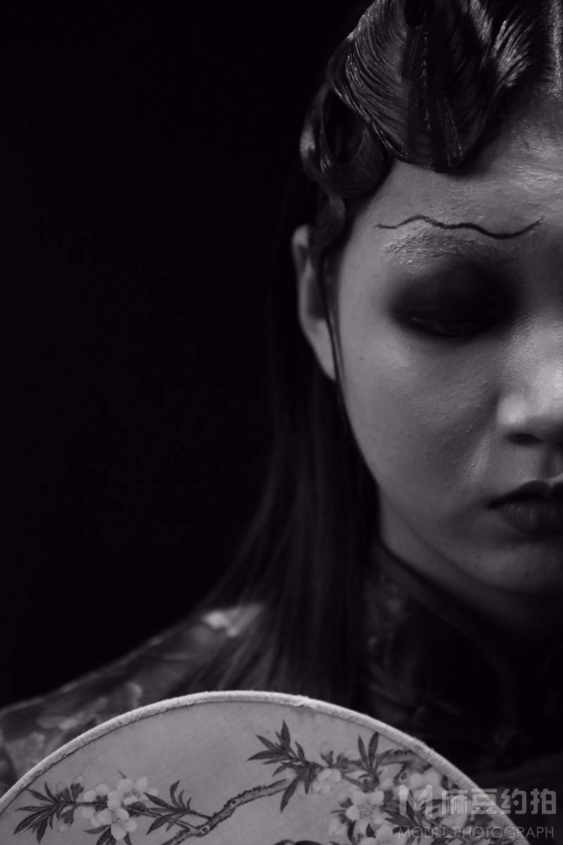 黑白模特